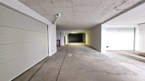 APARTAMENTO T3 NOVO - CONDOMINIO FECHADO - PISCINA - BOX - LOURES