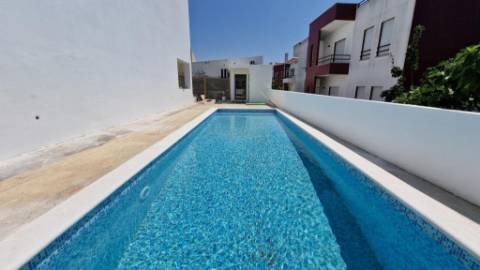 APARTAMENTO T3 NOVO - CONDOMINIO FECHADO - PISCINA - BOX - LOURES