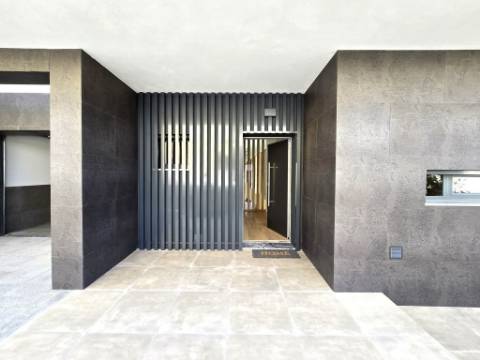 Condominio de Moradias Geminadas com Piscina - Loures