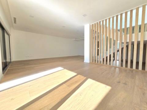 Condominio de Moradias Geminadas com Piscina - Loures