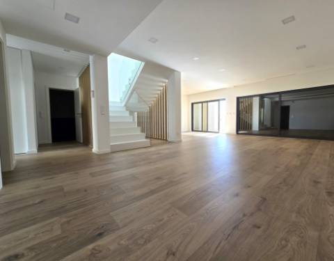 Condominio de Moradias Geminadas com Piscina - Loures