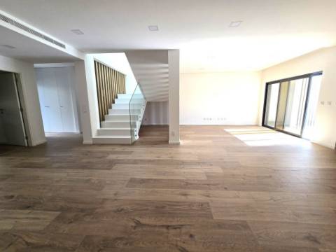 Condominio de Moradias Geminadas com Piscina - Loures