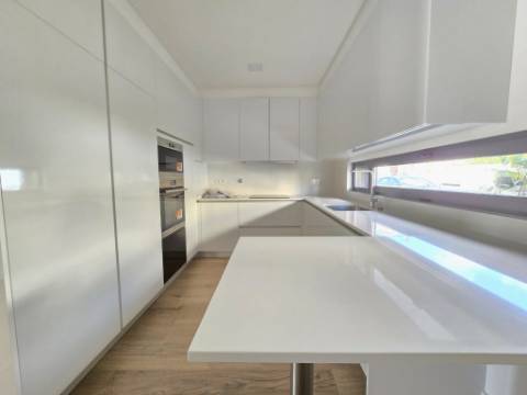 Condominio de Moradias Geminadas com Piscina - Loures