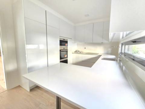 Condominio de Moradias Geminadas com Piscina - Loures