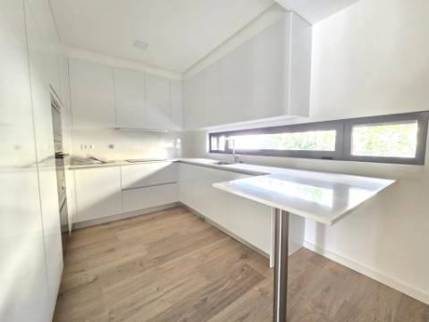 Condominio de Moradias Geminadas com Piscina - Loures