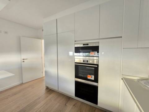 Condominio de Moradias Geminadas com Piscina - Loures