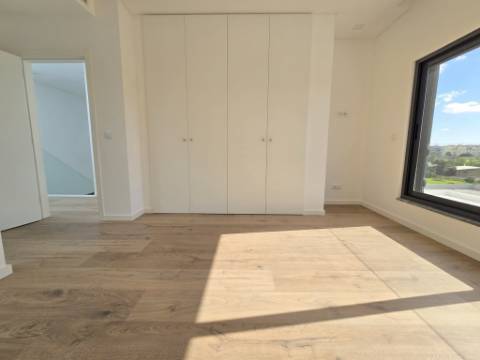 Condominio de Moradias Geminadas com Piscina - Loures