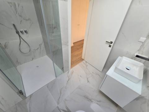 Condominio de Moradias Geminadas com Piscina - Loures