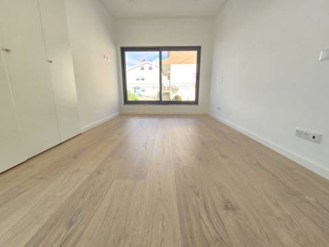 Condominio de Moradias Geminadas com Piscina - Loures