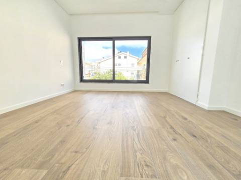 Condominio de Moradias Geminadas com Piscina - Loures