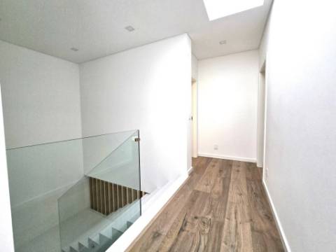 Condominio de Moradias Geminadas com Piscina - Loures