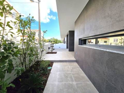 Condominio de Moradias Geminadas com Piscina - Loures