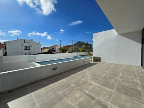 Condominio de Moradias Geminadas com Piscina - Loures