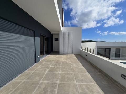 Condominio de Moradias Geminadas com Piscina - Loures