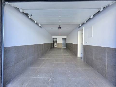 Condominio de Moradias Geminadas com Piscina - Loures