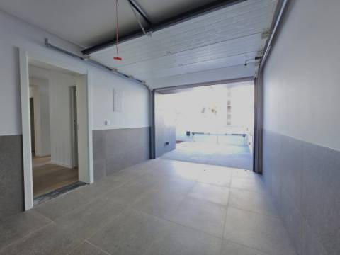 Condominio de Moradias Geminadas com Piscina - Loures