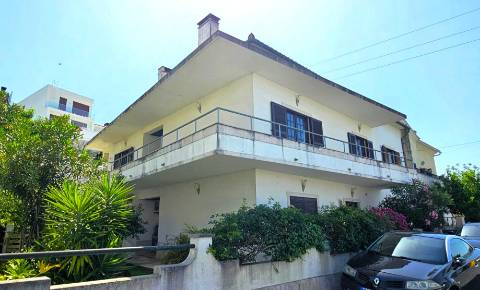 Moradia V4 - Bairro de Santa Maria - Loures.