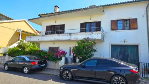 Moradia V4 - Bairro de Santa Maria - Loures.