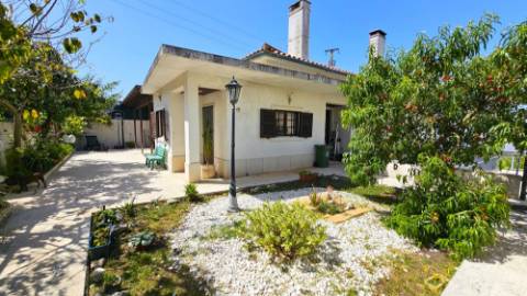 Moradia V4 - Bairro de Santa Maria - Loures.