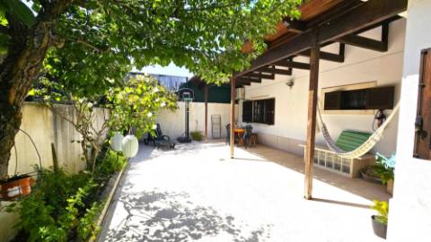 Moradia V4 - Bairro de Santa Maria - Loures.