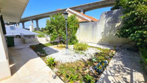 Moradia V4 - Bairro de Santa Maria - Loures.