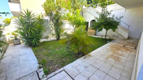 Moradia V4 - Bairro de Santa Maria - Loures.