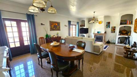 Moradia V4 - Bairro de Santa Maria - Loures.