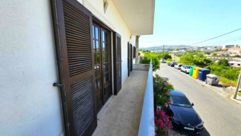 Moradia V4 - Bairro de Santa Maria - Loures.