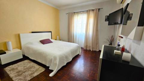 Moradia V4 - Bairro de Santa Maria - Loures.