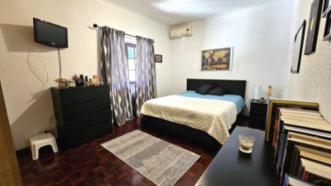 Moradia V4 - Bairro de Santa Maria - Loures.