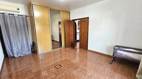 Moradia V4 - Bairro de Santa Maria - Loures.