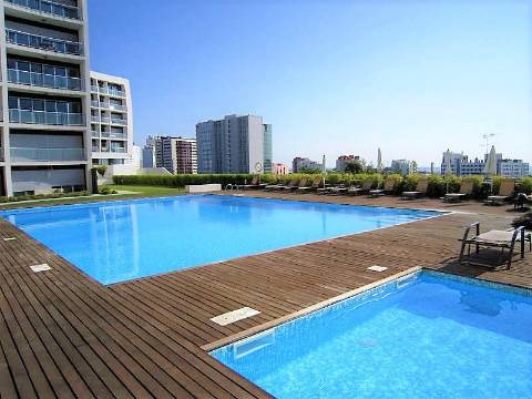 Apartamento T1 - CONDOMÍNIO METROCITY - Mobilado e Equipado.