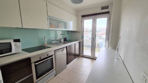 Apartamento T1 - CONDOMÍNIO METROCITY - Mobilado e Equipado.