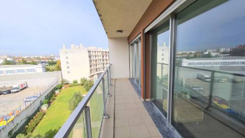 Apartamento T1 - CONDOMÍNIO METROCITY - Mobilado e Equipado.