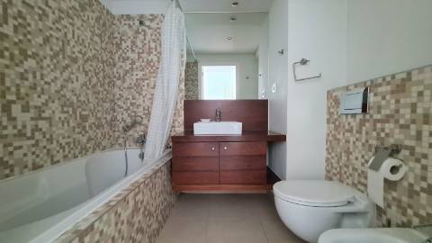 Apartamento T1 - CONDOMÍNIO METROCITY - Mobilado e Equipado.