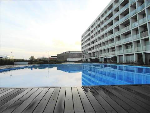 Apartamento T1 - CONDOMÍNIO METROCITY - Mobilado e Equipado.