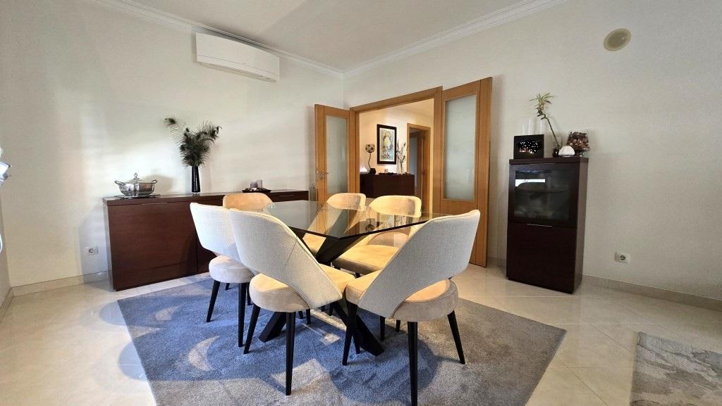 APARTAMENTO T3, em bom estado de conservação, com Box para 2 carros, Avenida Reinaldo dos Santos - Colinas do Cruzeiro