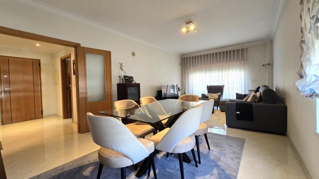 APARTAMENTO T3, em bom estado de conservação, com Box para 2 carros, Avenida Reinaldo dos Santos - Colinas do Cruzeiro