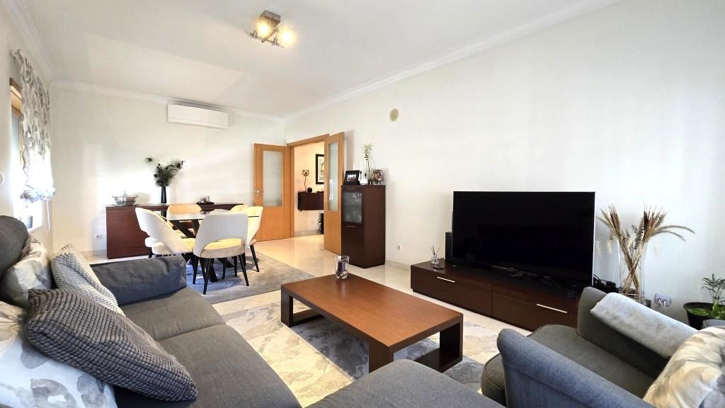 APARTAMENTO T3, em bom estado de conservação, com Box para 2 carros, Avenida Reinaldo dos Santos - Colinas do Cruzeiro