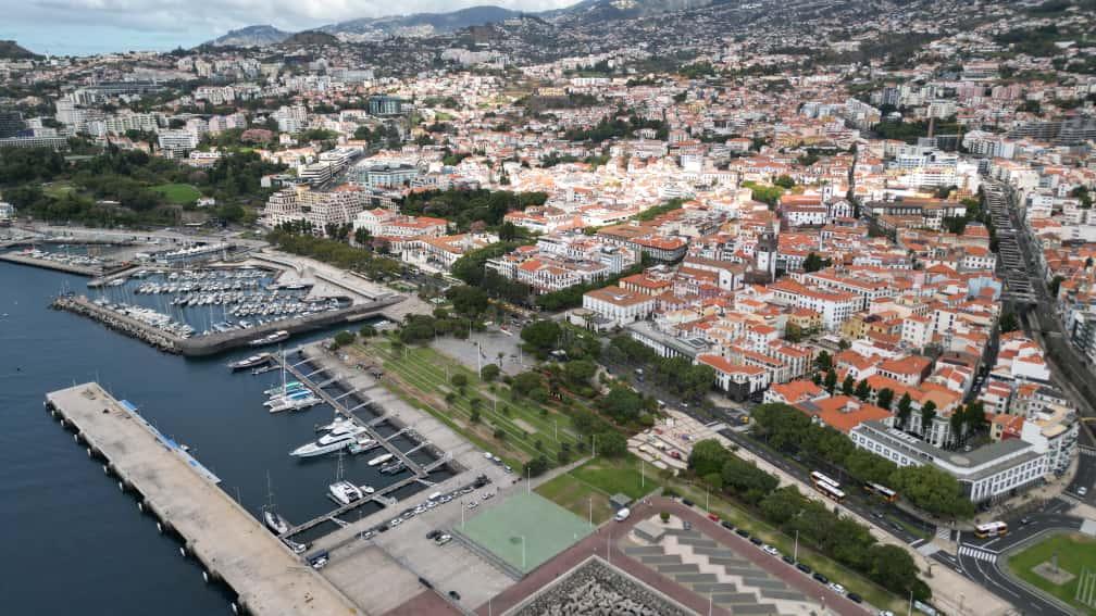 Apartamento T1+1 - Centro do Funchal.