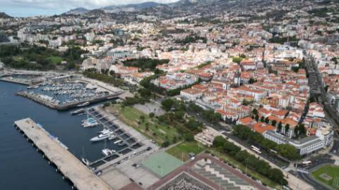 Apartamento T1+1 - Centro do Funchal.