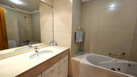 Apartamento T1+1 - Centro do Funchal.