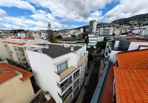 Apartamento T1+1 - Centro do Funchal.