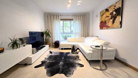 Apartamento T2 - Parque das Nações, zona Sul - Localização privilegiada (Junto à Marina) com parqueamento.