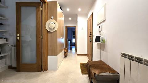 Apartamento T2 - Parque das Nações, zona Sul - Localização privilegiada (Junto à Marina) com parqueamento.