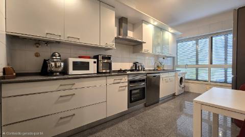 Apartamento T2 - Parque das Nações, zona Sul - Localização privilegiada (Junto à Marina) com parqueamento.