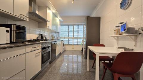 Apartamento T2 - Parque das Nações, zona Sul - Localização privilegiada (Junto à Marina) com parqueamento.