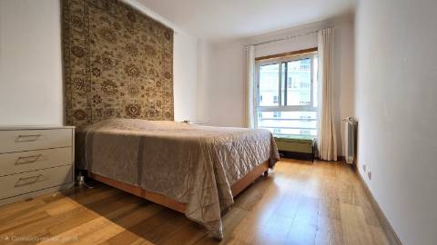 Apartamento T2 - Parque das Nações, zona Sul - Localização privilegiada (Junto à Marina) com parqueamento.