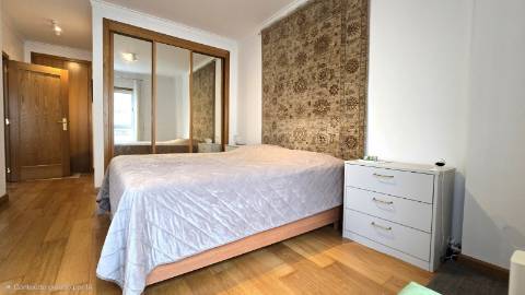 Apartamento T2 - Parque das Nações, zona Sul - Localização privilegiada (Junto à Marina) com parqueamento.