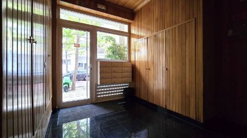 Apartamento T2 - Parque das Nações, zona Sul - Localização privilegiada (Junto à Marina) com parqueamento.